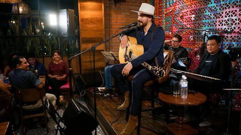 Cantante chiapaneco Armando Navárrez